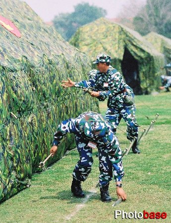 空军首次实兵实弹开展后勤保障演练(组图)
