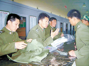 军营特写：三个快乐的调号兵(附图)