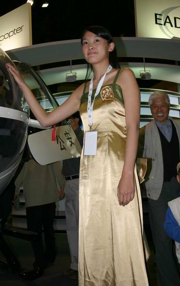 图文：欧洲EADS公司展台美女模特(2)