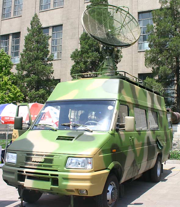 图文：国产K/LLX718型军用数字化天气雷达