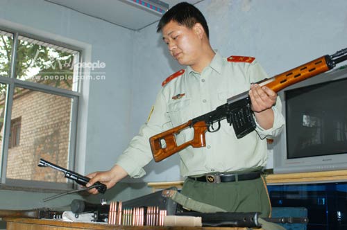 宁夏武警部队加强装备管理提高作战能力(组图