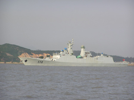 中国海军526号最新型054级导弹护卫舰