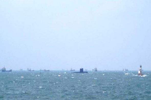 图文:大海中航行的中国海军宋级潜艇