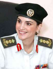 约旦王后拉尼娅加入部队 成约旦最美丽女军官