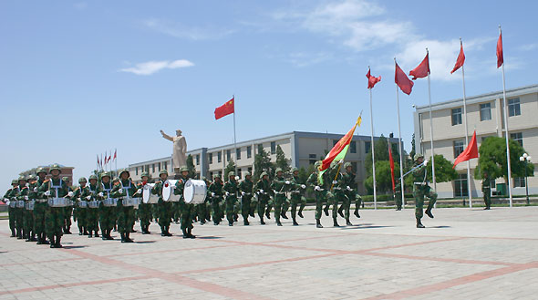 图文：步兵旅方阵分列式欢迎各国驻华武官(20)