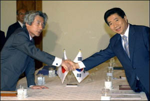 卢武铉暗示：他与小泉在历史问题上激烈交锋