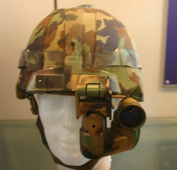图文:BIM4单兵用第四代微光夜视仪