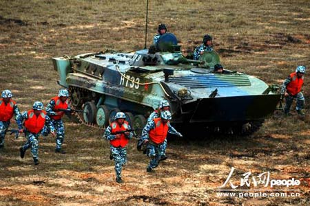 中国迎外部队海军篇：蓝色迷彩叱咤陆地海洋(图)