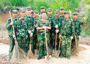 自古为将廉生威二炮某基地原司令员杨业功