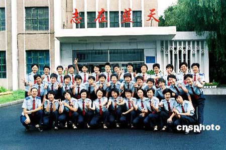 中国选拨首批女航天员全程揭秘(组图)