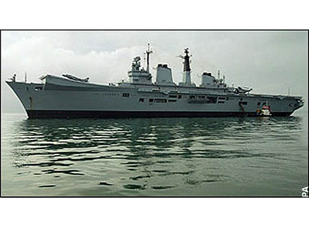 英国皇家海军无敌号航母即将退役(组图)