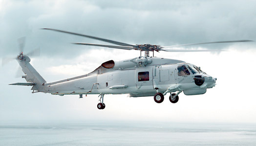 美国海军第一架生产型MH-60R直升机首飞(附图)