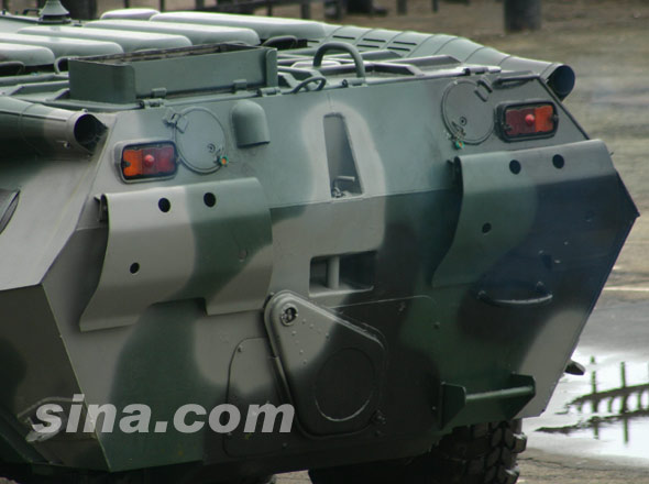 ͼģBTR-80װԱͳβ