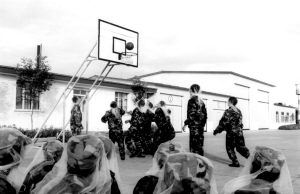盛夏，北湾边防连的独特着装(组图)