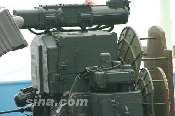 图文：俄军黄蜂-AKM防空系统制导雷达细节