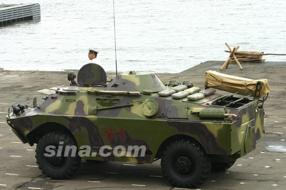 图文：俄军BRDM-2两栖侦察车侧视图