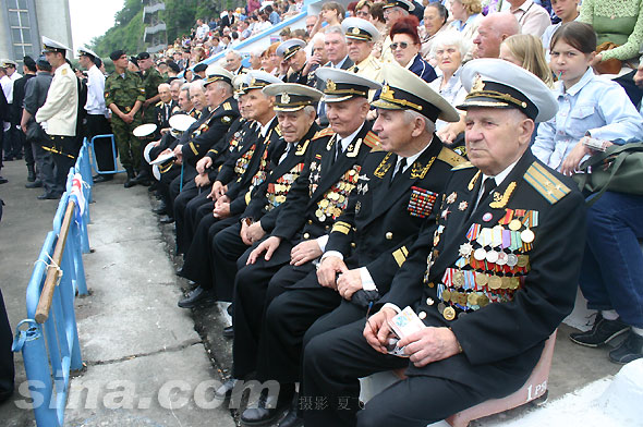 图文：俄罗斯太平洋舰队老兵就坐