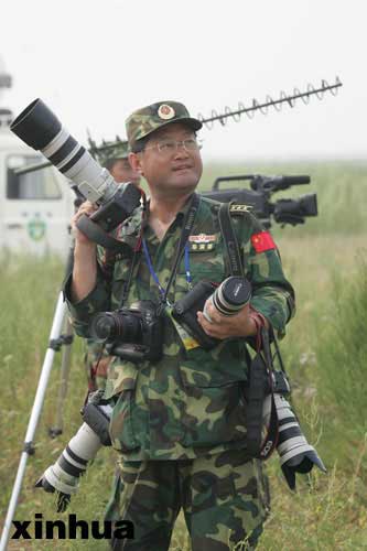 图文：记者身穿中俄联合军演特别军服