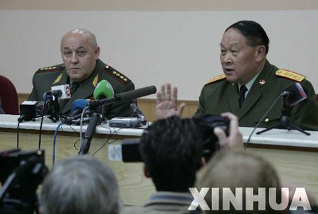 组图：中俄两军总长举行联合军演记者招待会