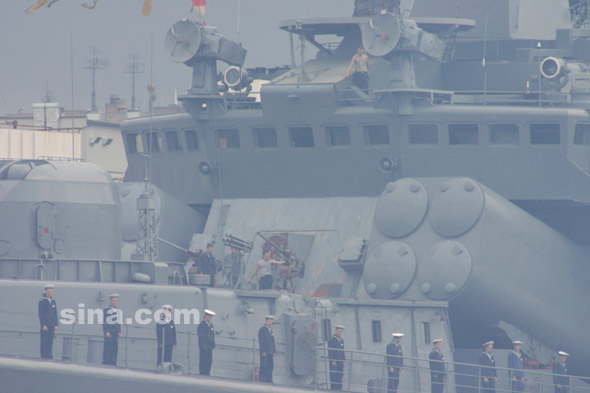 图文：无畏级SS-N-14反潜导弹和火控雷达