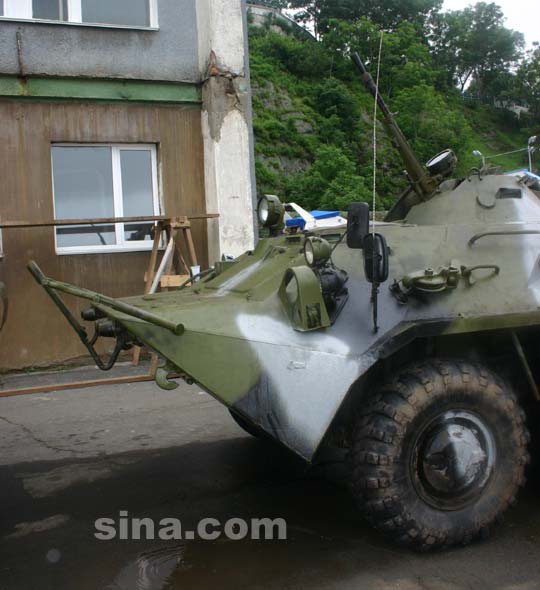 图文:俄制btr-80两栖装甲输送车前部