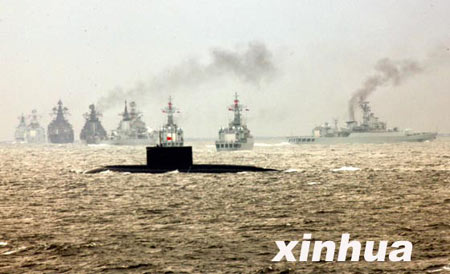 “和平使命-2005”中俄联合军演举行海上分列式