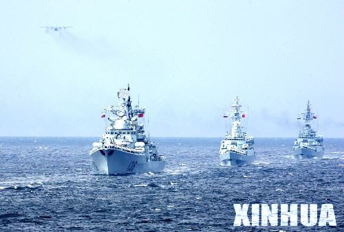 图文：中国海军舰艇编队接受检阅