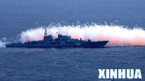 图文：俄罗斯海军导弹驱逐舰发射电子干扰弹