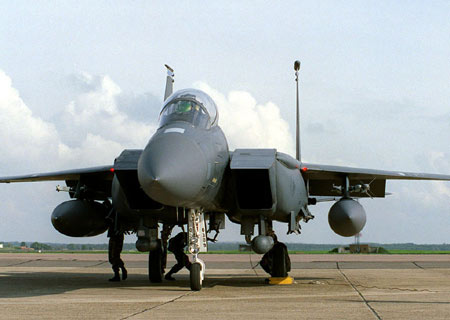 美将向新加坡提供F-15战机及武器和维护设备