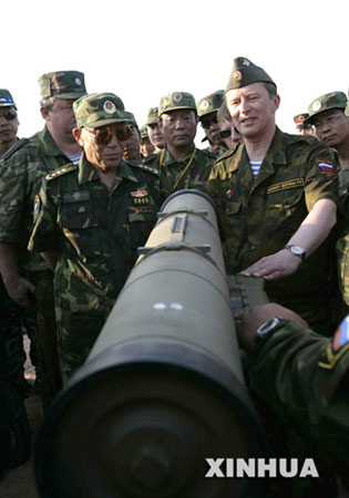 国防部长曹刚川总装备部长陈炳德出访俄罗斯