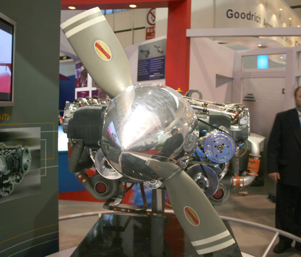 图文：美塞斯那公司展出的莱康明运动飞机发动机