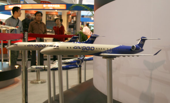 图文：庞巴迪CRJ700和900支线客机模型