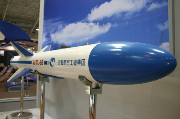 图文：天龙6B空射反舰导弹实体模型