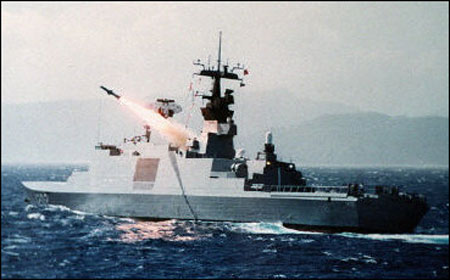 中国台湾海军新型导弹快艇只装备2枚雄风导弹