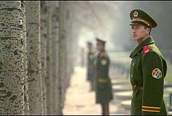 布什访华中国武警显身手：风吹草动尽在控制