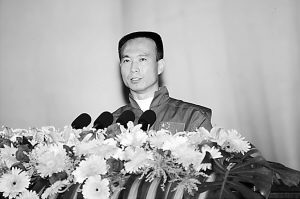 神舟六号载人航天飞行先进事迹报告会摘要(1)