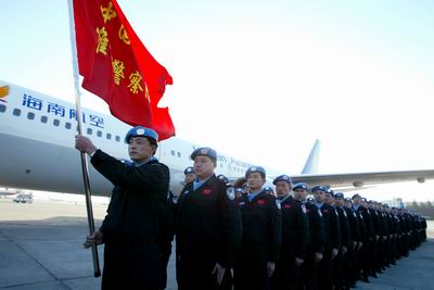 中国第三支维和警察防暴队启程赴海地(组图)