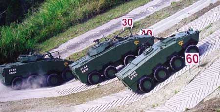 台湾军方高层决定生产1400辆云豹装甲车(组图)