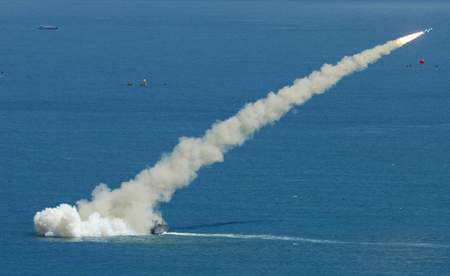 台湾海军研究为基德舰加装巡航导弹(组图)
