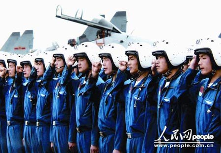 我空军大批精英飞行员参加红蓝对抗训练(图)