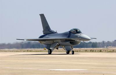 美空军升级F-16战机彩色多功能显示系统(图)