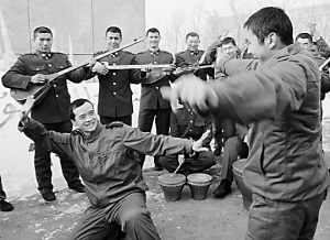 新疆军区各族官兵欢庆古尔邦节(附图)