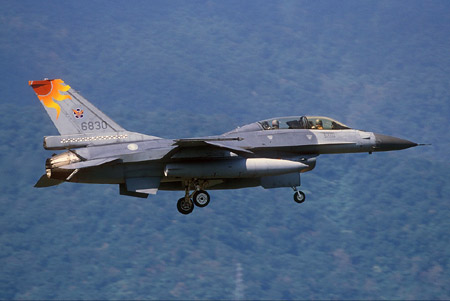 台湾军方计划再购买44架美制F-16C/D战机(图)