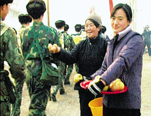 拉练路上鱼水情深