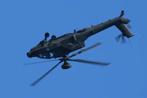 美陆军攻击直升机指挥控制无人机演示成功(图)