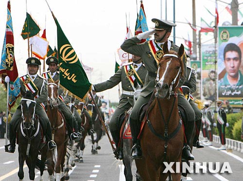 伊朗举行阅兵展示实力抬高对美谈判要价(图)