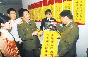 《全民“八荣八耻”宣传挂图》受好评