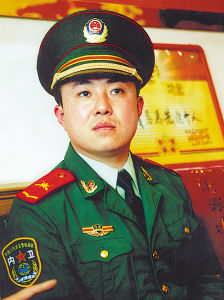班长李飞奋勇救人的壮举在中原大地引起强烈反响