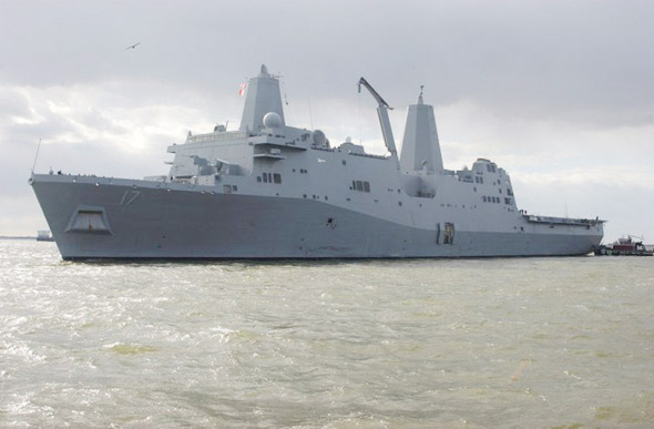 美海军最新型两栖运输舰开始试验飞行作战能力
