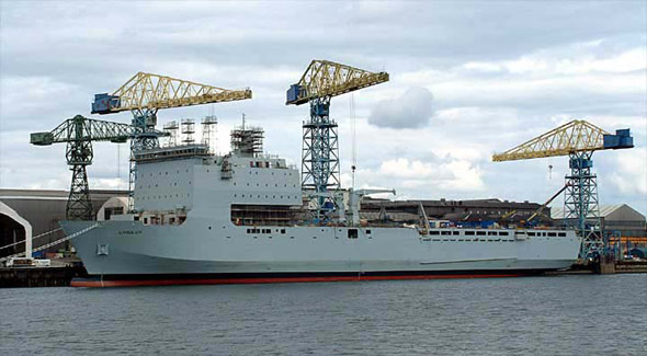 英国皇家海军展示拉格斯湾号新型两栖登陆舰